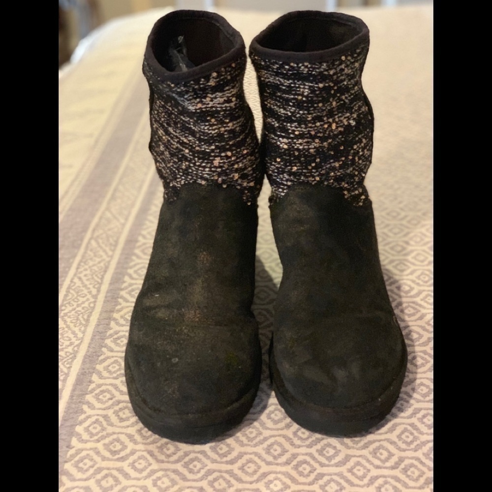 UGG Lyla Boot in Black - Picture 4 of 8